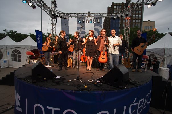 Forestare et invités sur la scène Loto-Québec du festival Présence autochtone